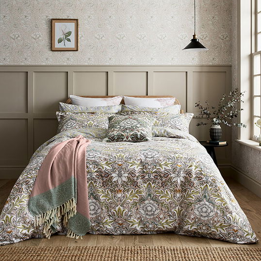 Morris & Co Severn Duvet Cover King Size Cochineal Pink