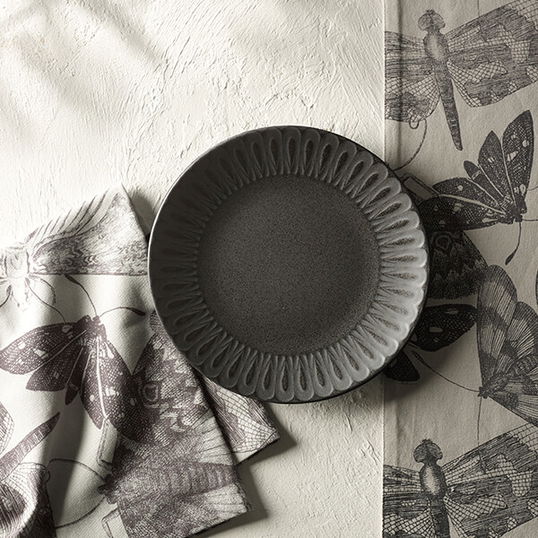 Royal Botanic Gardens Kew Living Jewels Salad Plate 21cm - Black