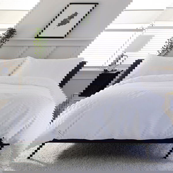The Lyndon Company Port Stanley Duvet Set White Super King