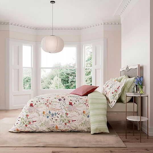 V&A Blythe Meadow Duvet Cover Set Super King Size Multi